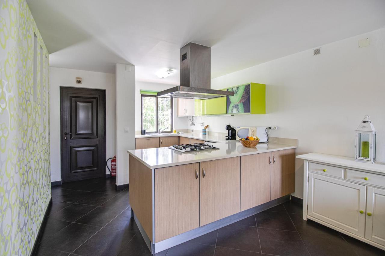 Seaside Retreat With Pool, Ac, And Fast Wi-Fi Apartment Albufeira Luaran gambar