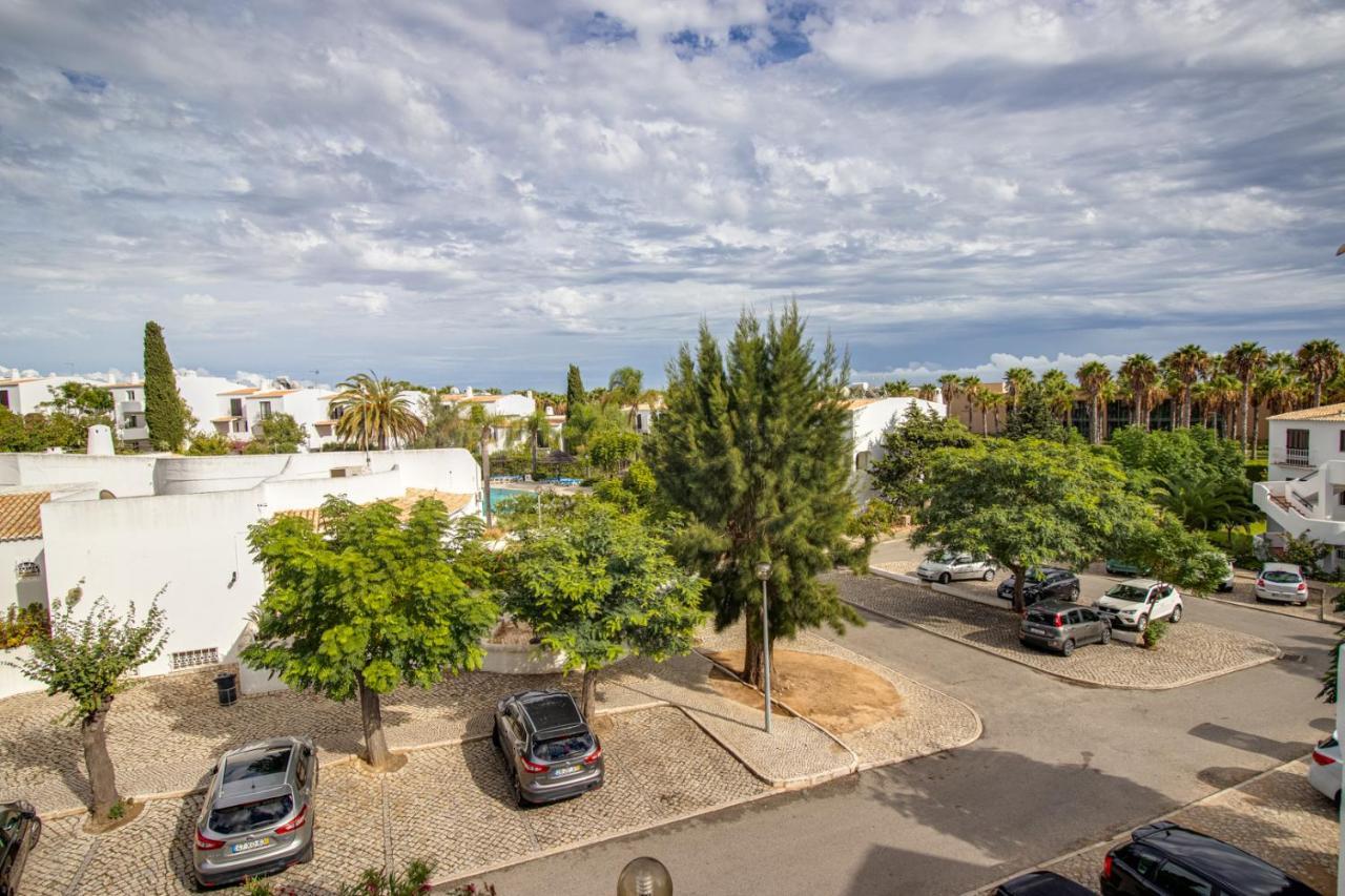 Seaside Retreat With Pool, Ac, And Fast Wi-Fi Apartment Albufeira Luaran gambar