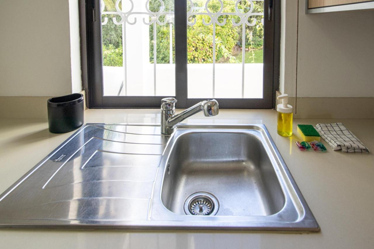 Seaside Retreat With Pool, Ac, And Fast Wi-Fi Apartment Albufeira Luaran gambar