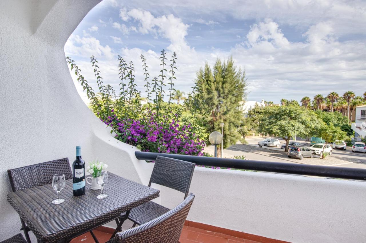 Seaside Retreat With Pool, Ac, And Fast Wi-Fi Apartment Albufeira Luaran gambar