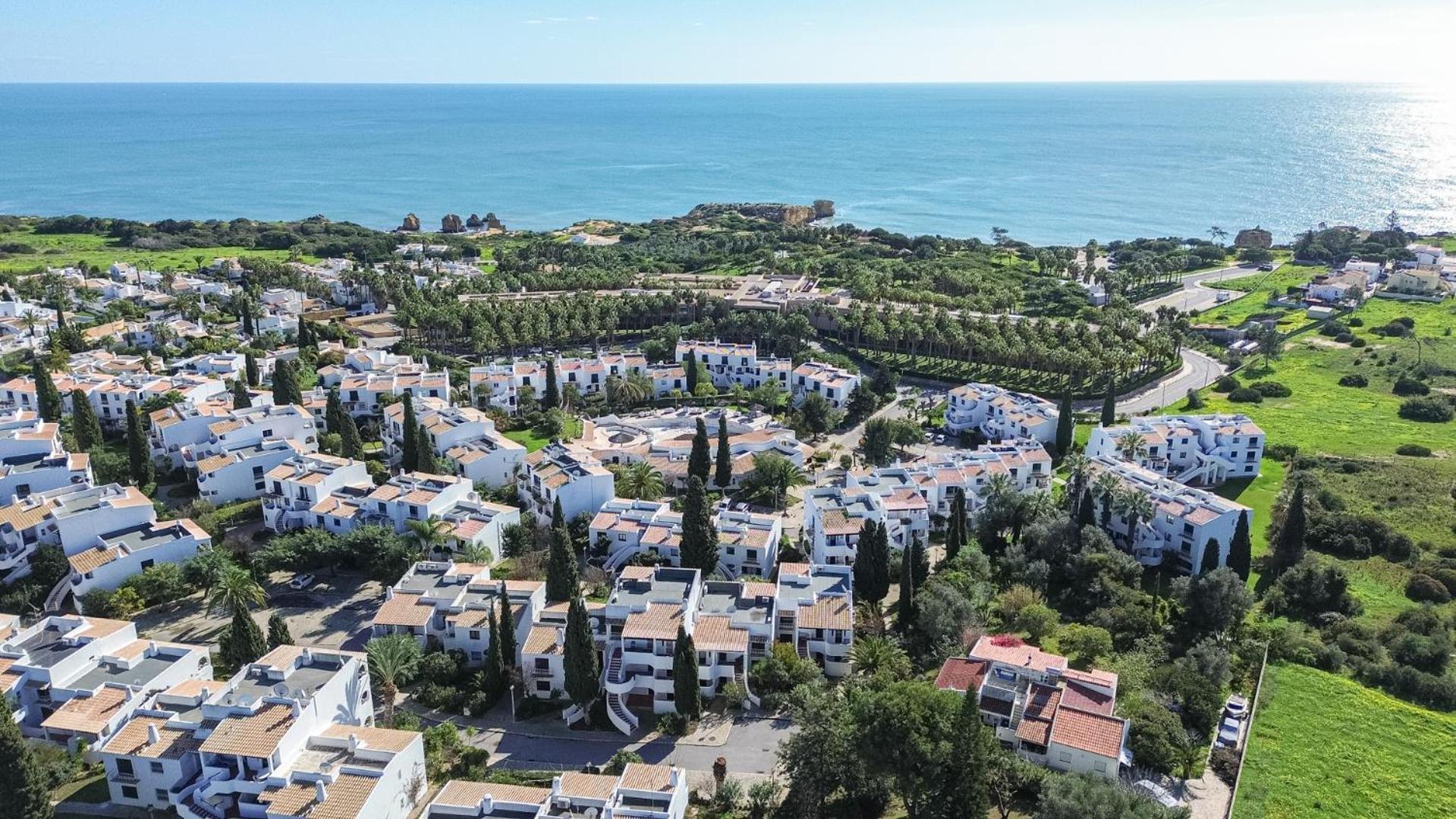 Seaside Retreat With Pool, Ac, And Fast Wi-Fi Apartment Albufeira Luaran gambar